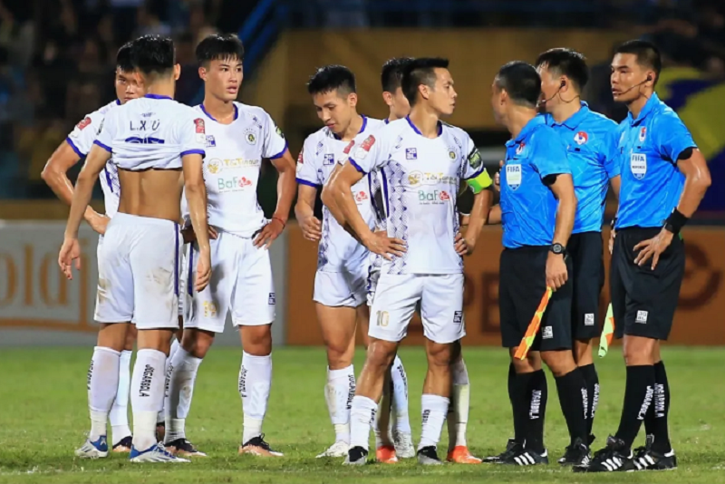 Chuyên gia Cao Anh chỉ trích Văn Quyết: ‘Đừng có tiêu chuẩn kép, Hà Nội FC bao lần được trọng tài ưu ái sao không kể ra’