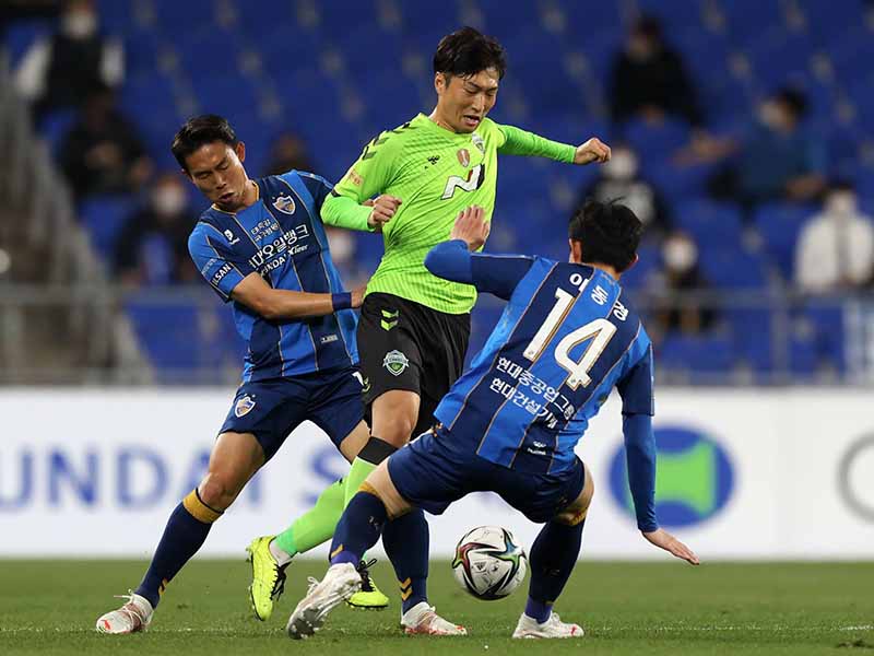 Nhận định soi kèo Jeonbuk vs Ulsan lúc 17h00 ngày 20/7/2024