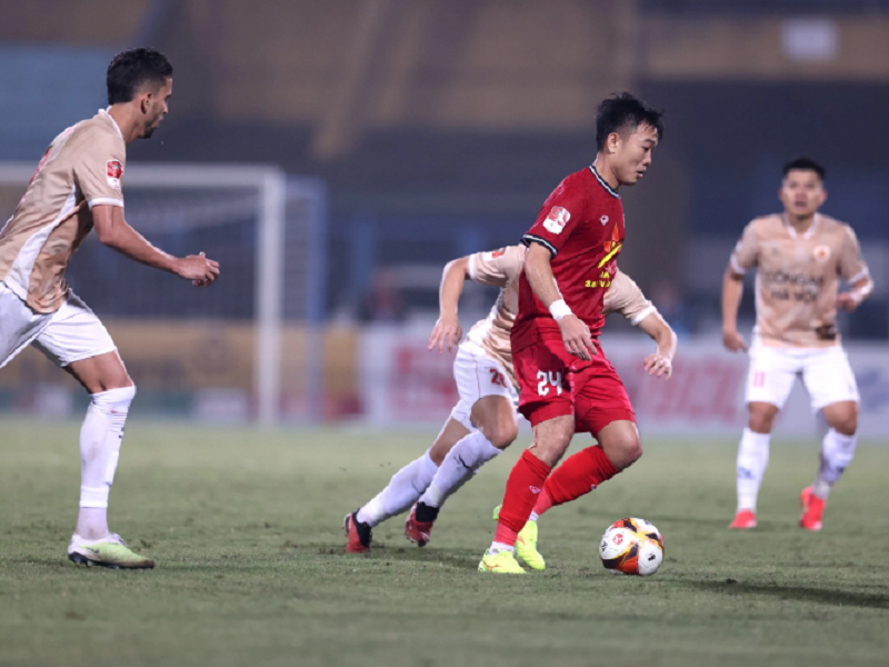 Nhìn Tuấn Anh, Văn Toàn, Hồng Duy và trước đó là Văn Thanh nâng cúp V.League, Xuân Trường, Minh Vương lại chạnh lòng vì thanh xuân trụ hạng